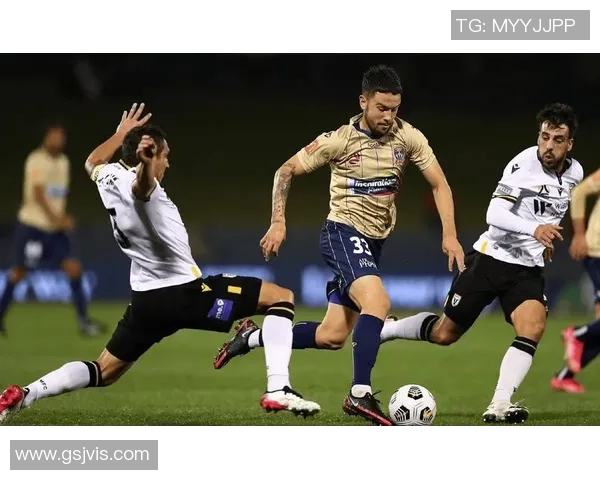 纽卡斯尔喷气机与墨尔本城比赛分析及战术对比探讨